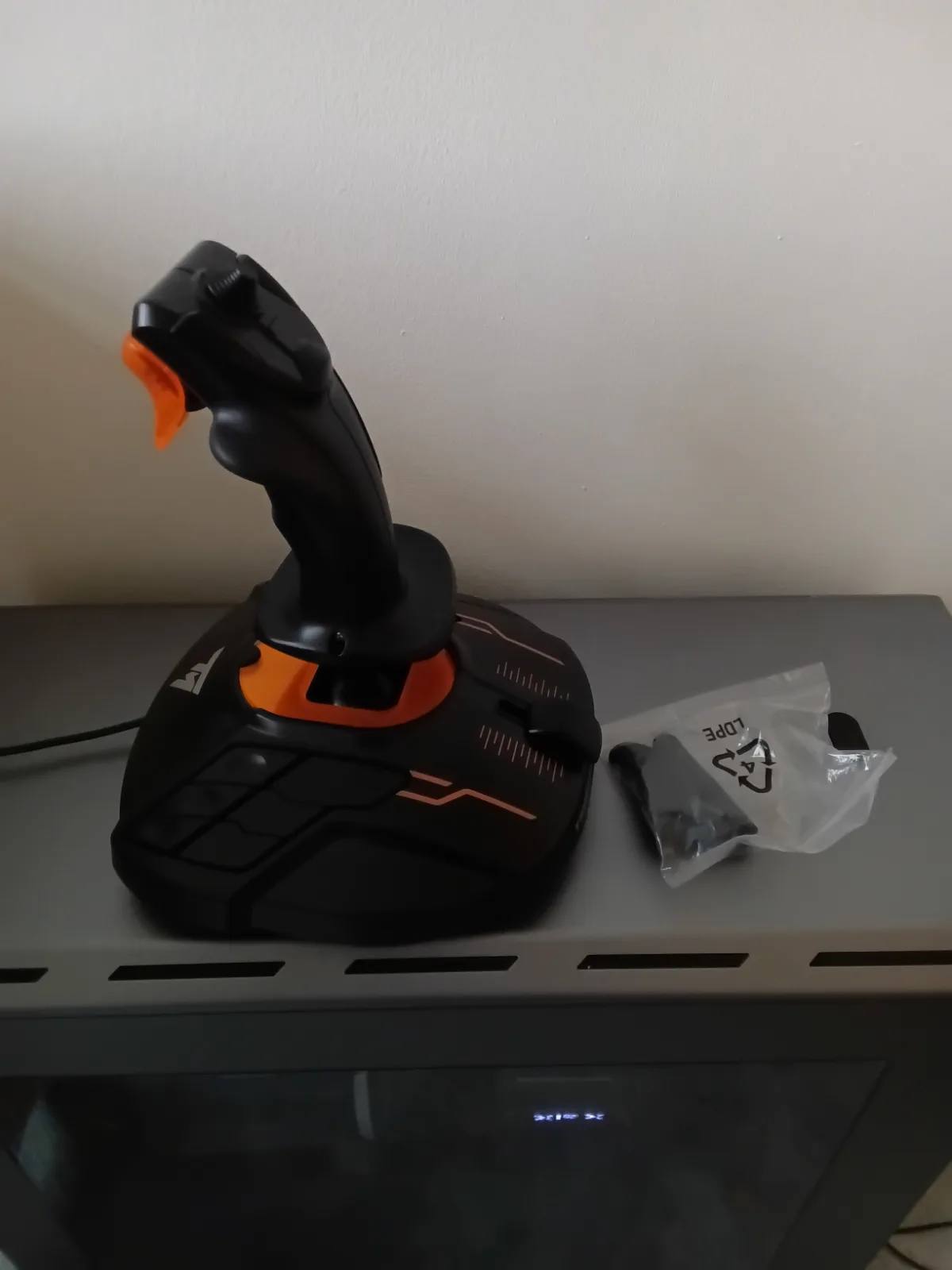 Thrustmaster joystick 1