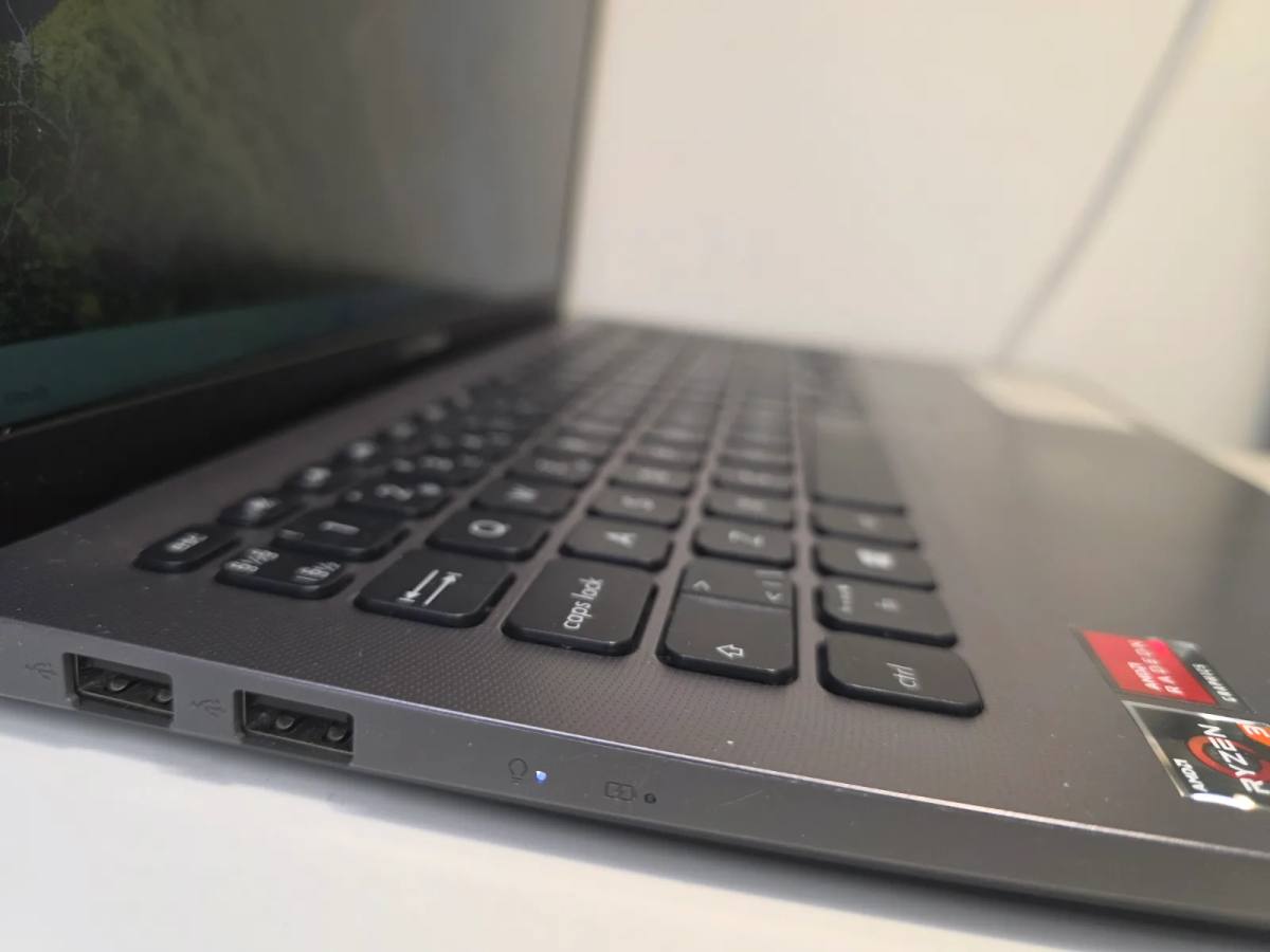 Fartölva ASUS VivoBook X512 4